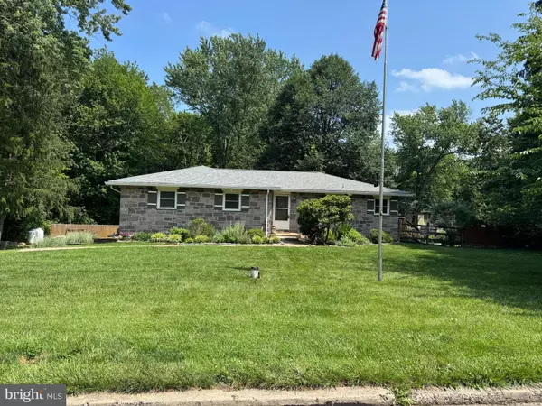 83 ROLLING HILLS DR, Holland, PA 18966