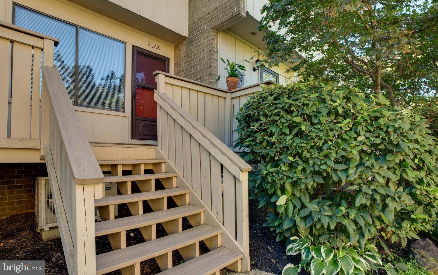 Vienna, VA 22181,2566 GLENGYLE DR #163
