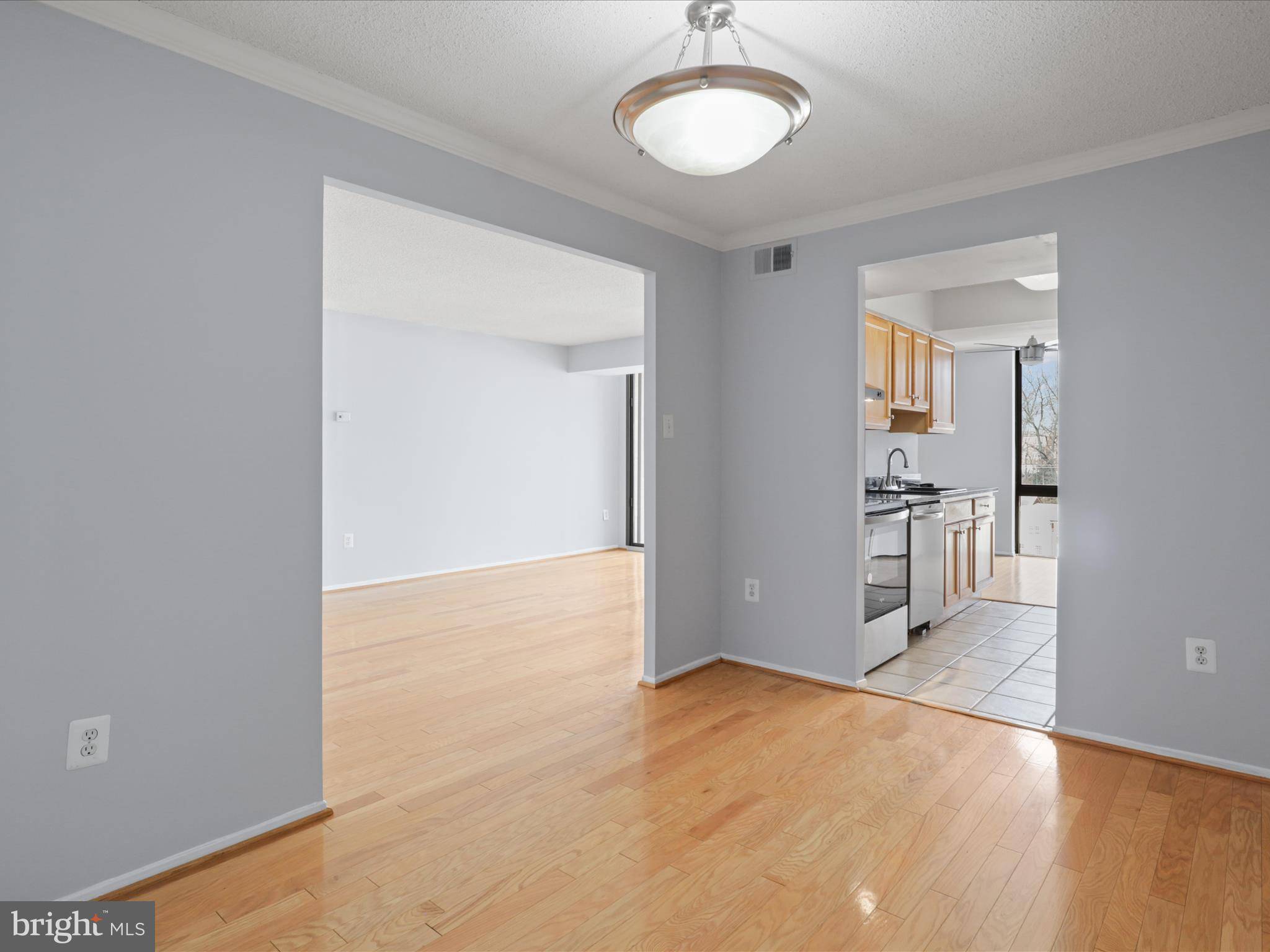 Arlington, VA 22204,4500 S FOUR MILE RUN DR #927