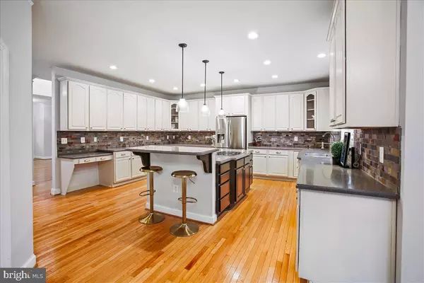 Round Hill, VA 20141,35400 AUTUMN RIDGE CT