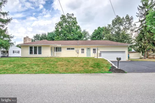 111 LAKEVIEW DR, Carlisle, PA 17013