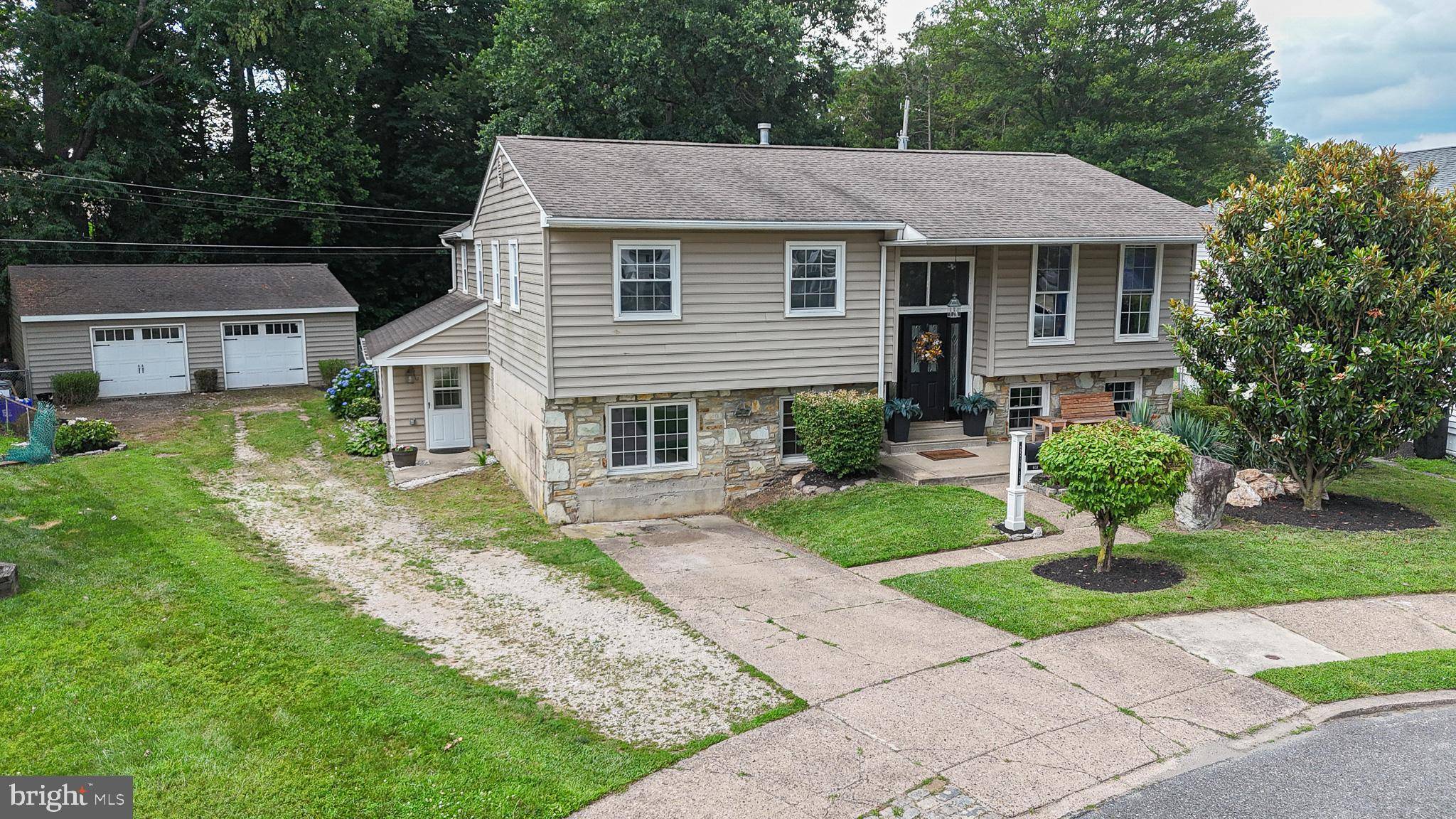 603 OAKFIELD LN, Philadelphia, PA 19115