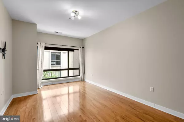 Silver Spring, MD 20910,8005 13TH ST #311