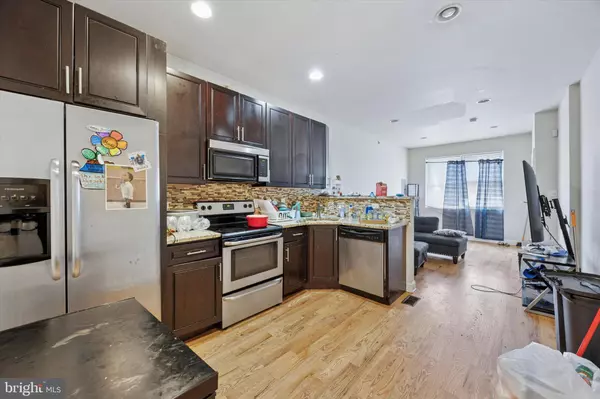 Philadelphia, PA 19121,1927 N GRATZ ST