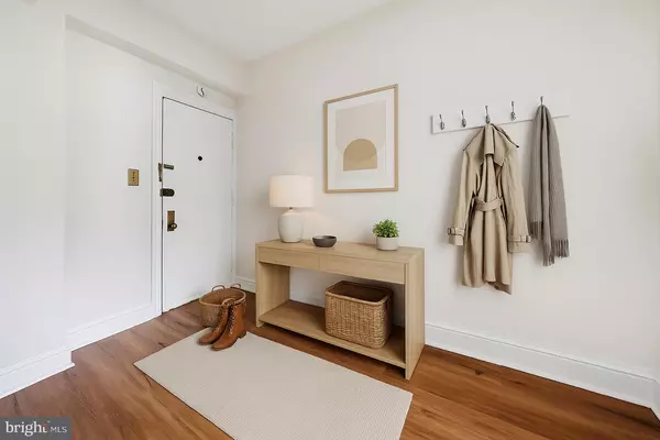 Washington, DC 20009,1954 COLUMBIA RD NW #112