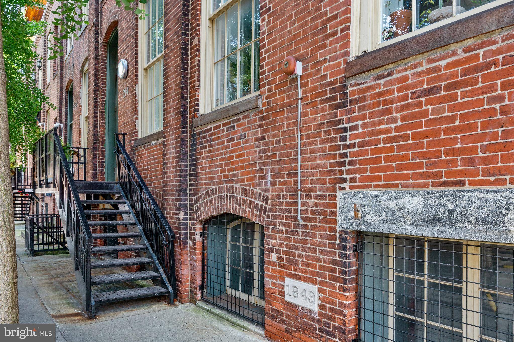 Philadelphia, PA 19106,214-18 NEW ST #B
