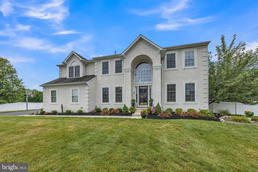 12 SKYLINE CIR, Sewell, NJ 08080