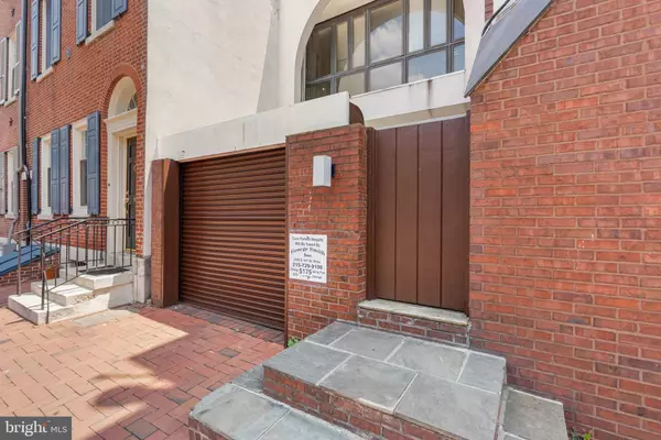 Philadelphia, PA 19106,639 PINE ST
