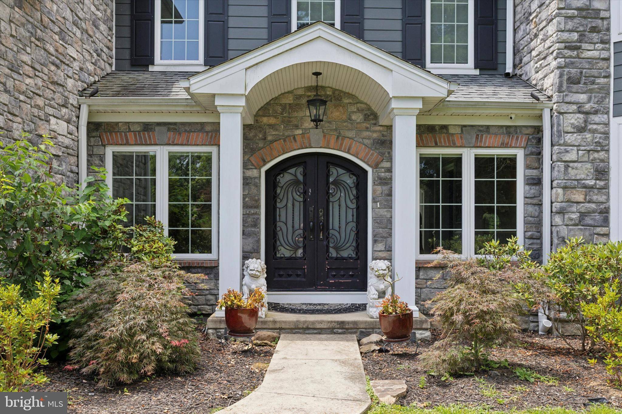 Broomall, PA 19008,35 W PINE TREE DR