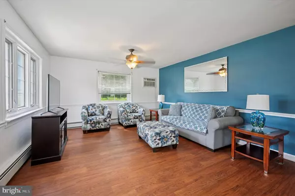Oreland, PA 19075,902 HUNTERS LN