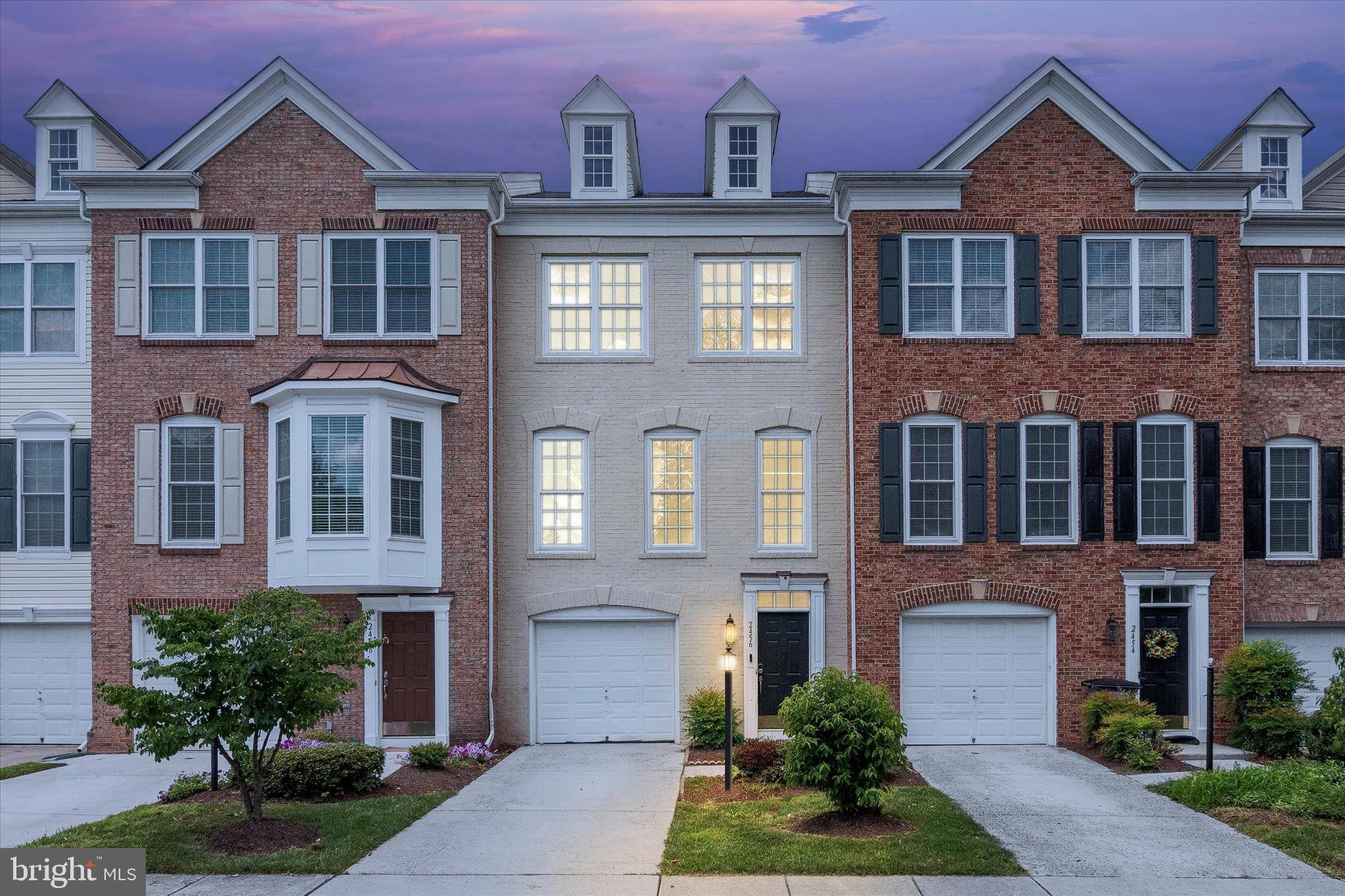 2456 ACORN HOLLOW LN, Herndon, VA 20171