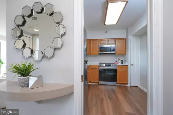 North Bethesda, MD 20852,5800 NICHOLSON LN #1-704