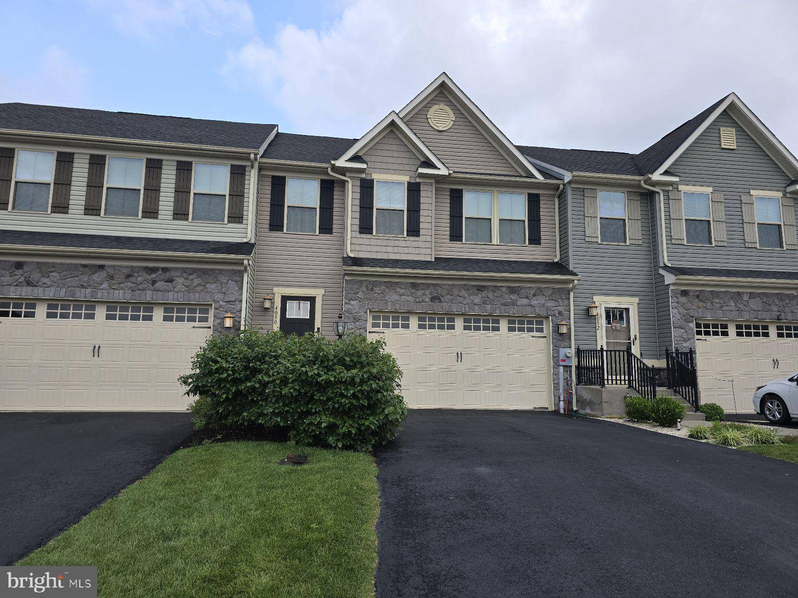 4050 SILVER CHARM CT, Harrisburg, PA 17112