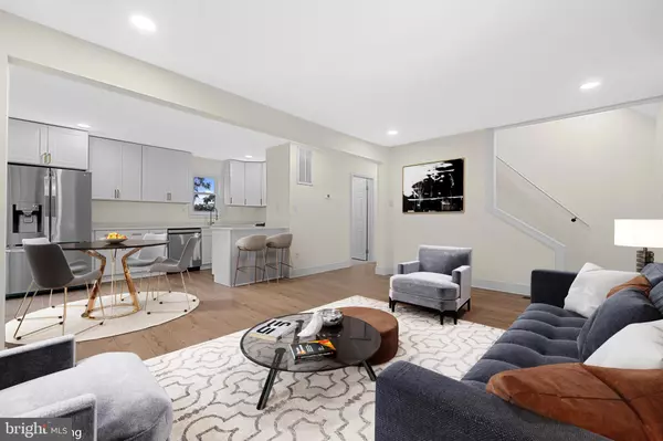 2316 FORT DR, Alexandria, VA 22303