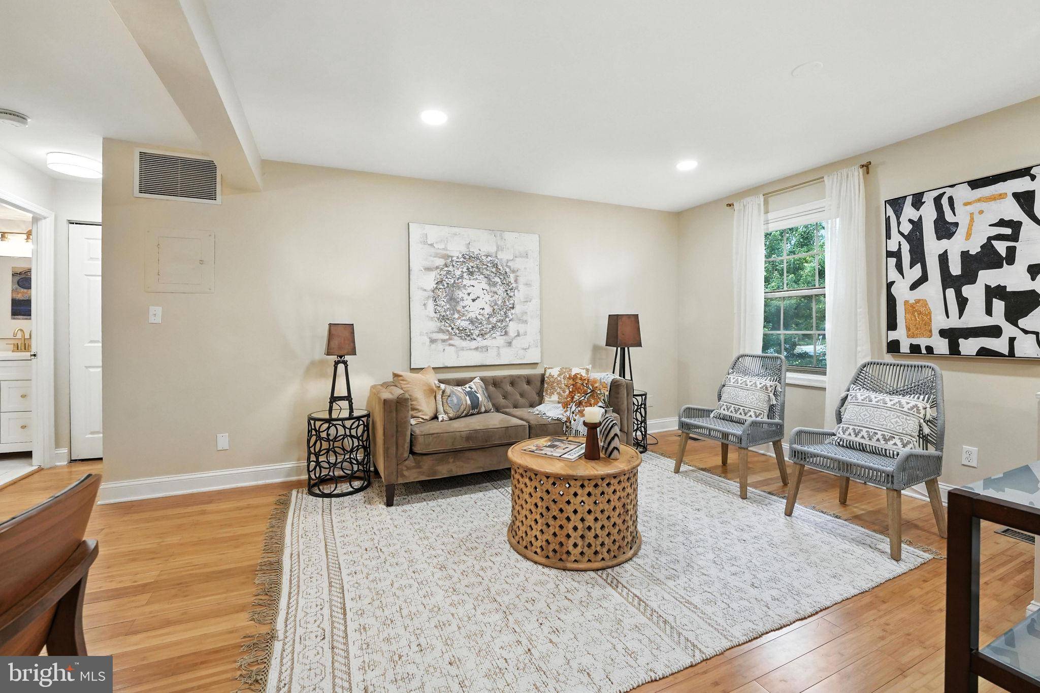 Alexandria, VA 22314,1305 E ABINGDON DR #2