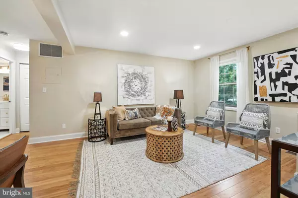Alexandria, VA 22314,1305 E ABINGDON DR #2