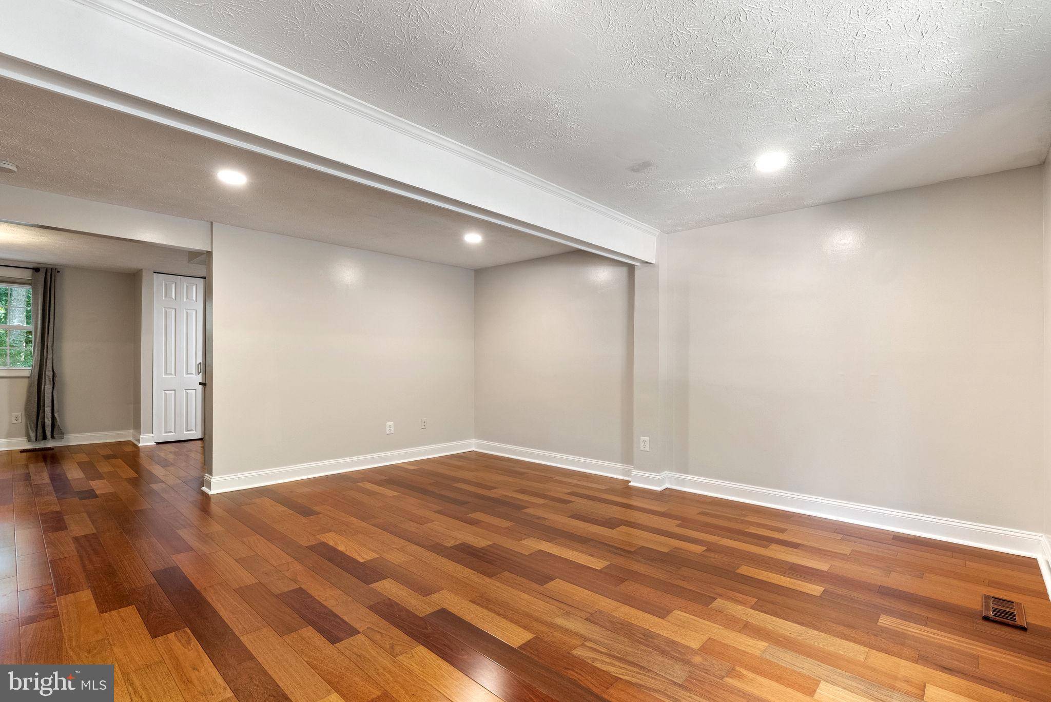 Reston, VA 20191,11722 MOSSY CREEK LN
