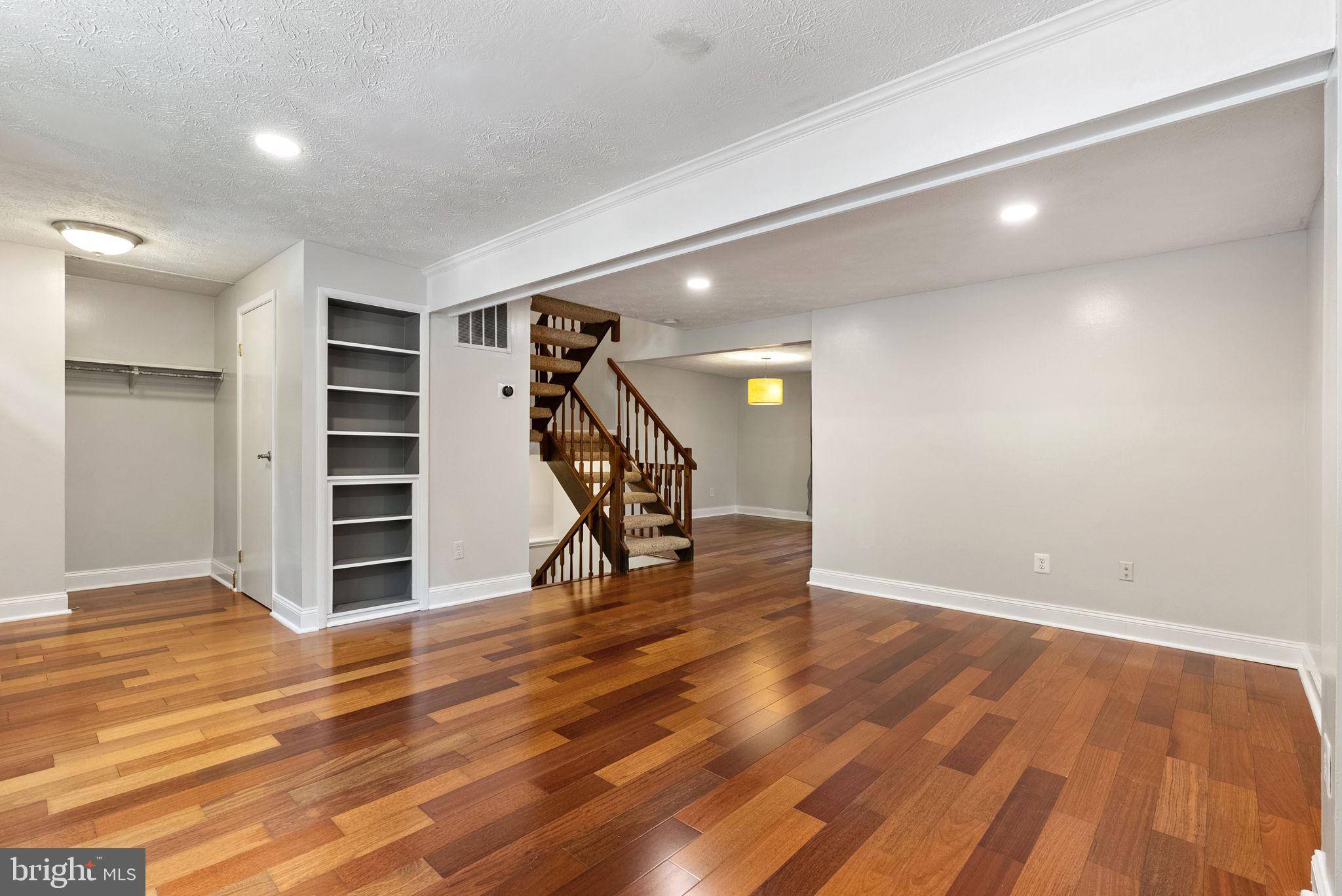 Reston, VA 20191,11722 MOSSY CREEK LN