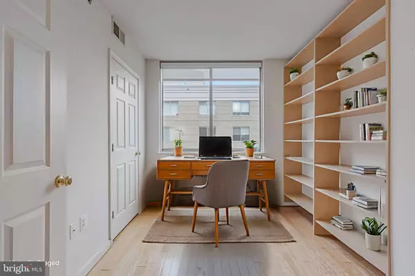 Arlington, VA 22203,3835 9TH ST N #1001W