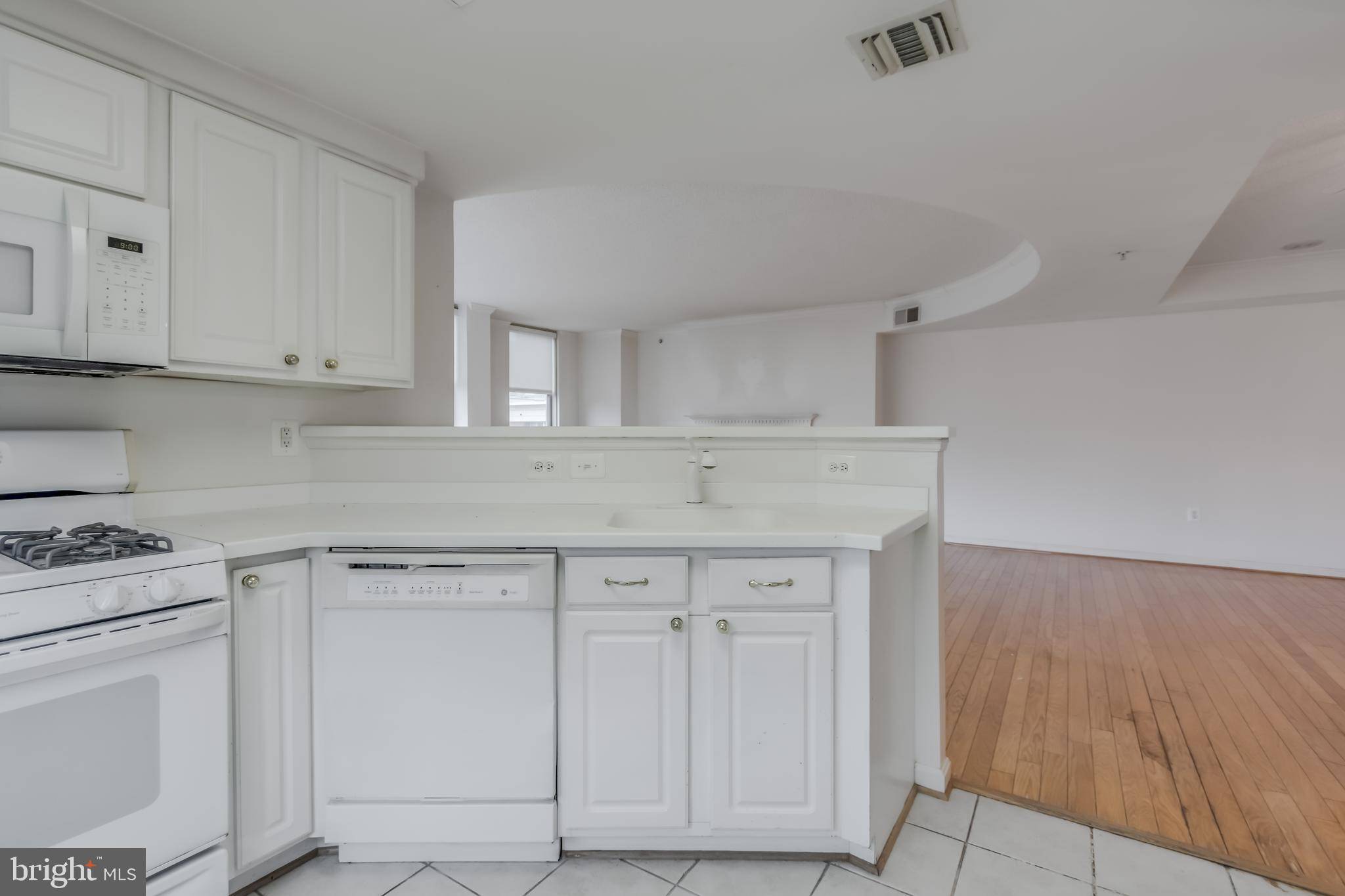Arlington, VA 22203,3835 9TH ST N #1001W