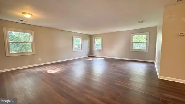 Willingboro, NJ 08046,24 EASTERN CT