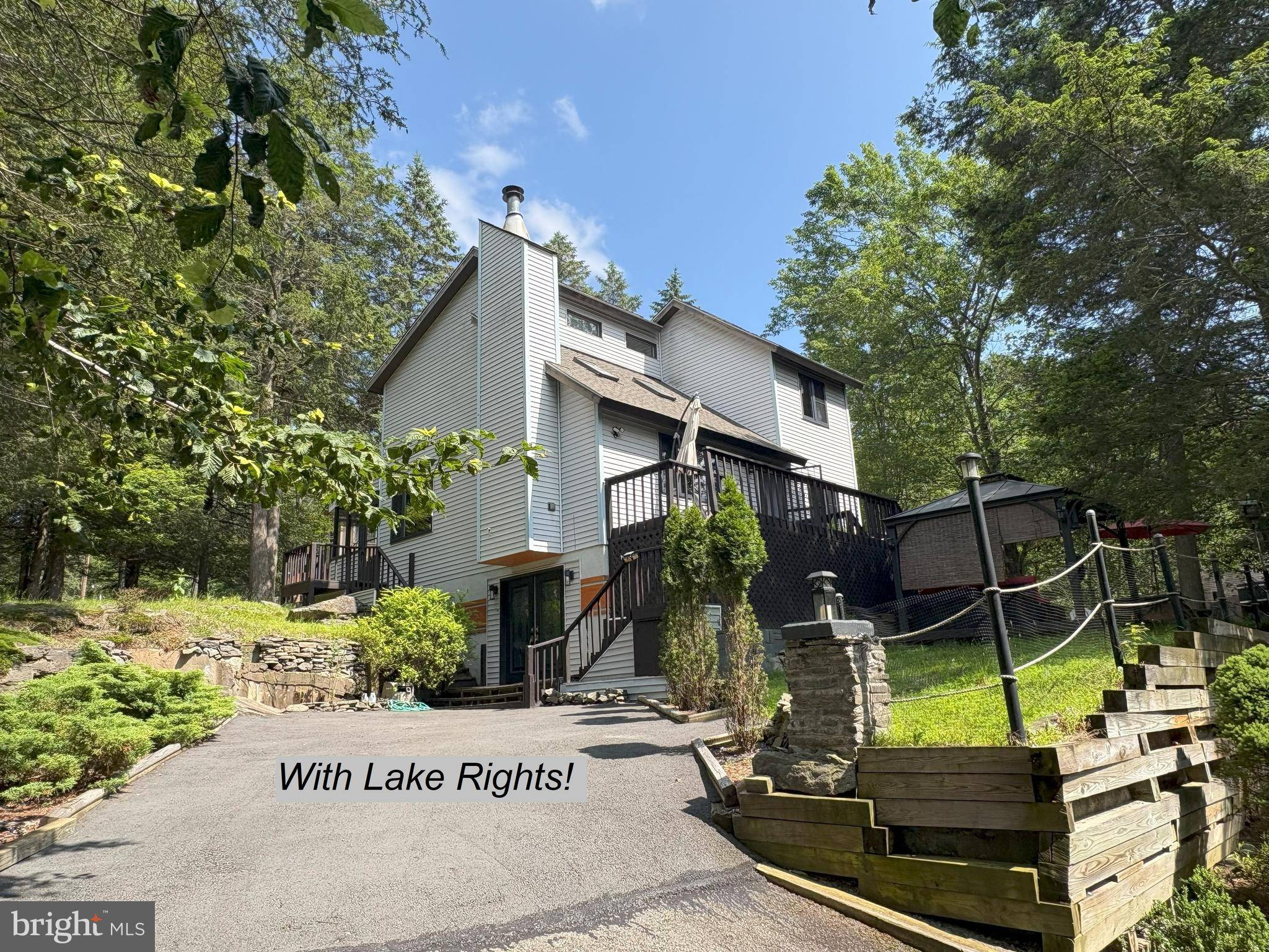 1014 SUNDEW RD, Lake Ariel, PA 18436