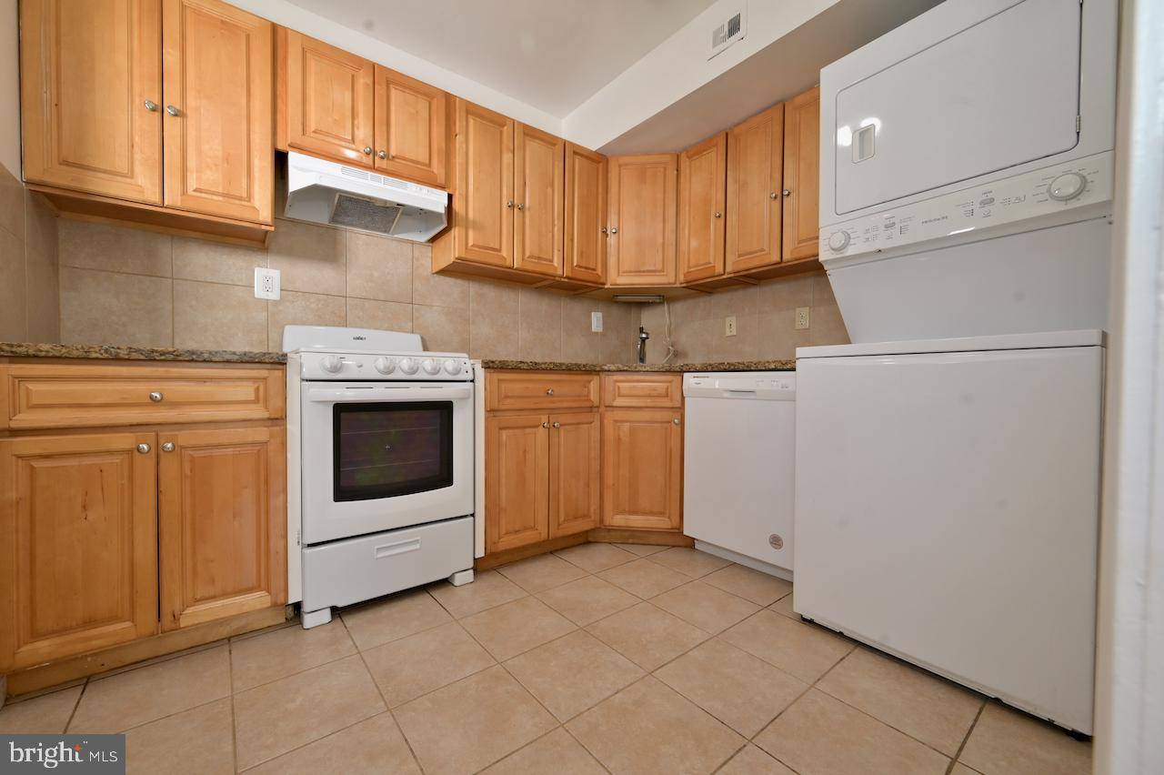 Rockville, MD 20850,656 AZALEA DR #4-656