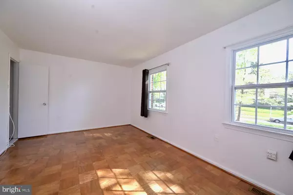 Rockville, MD 20850,656 AZALEA DR #4-656