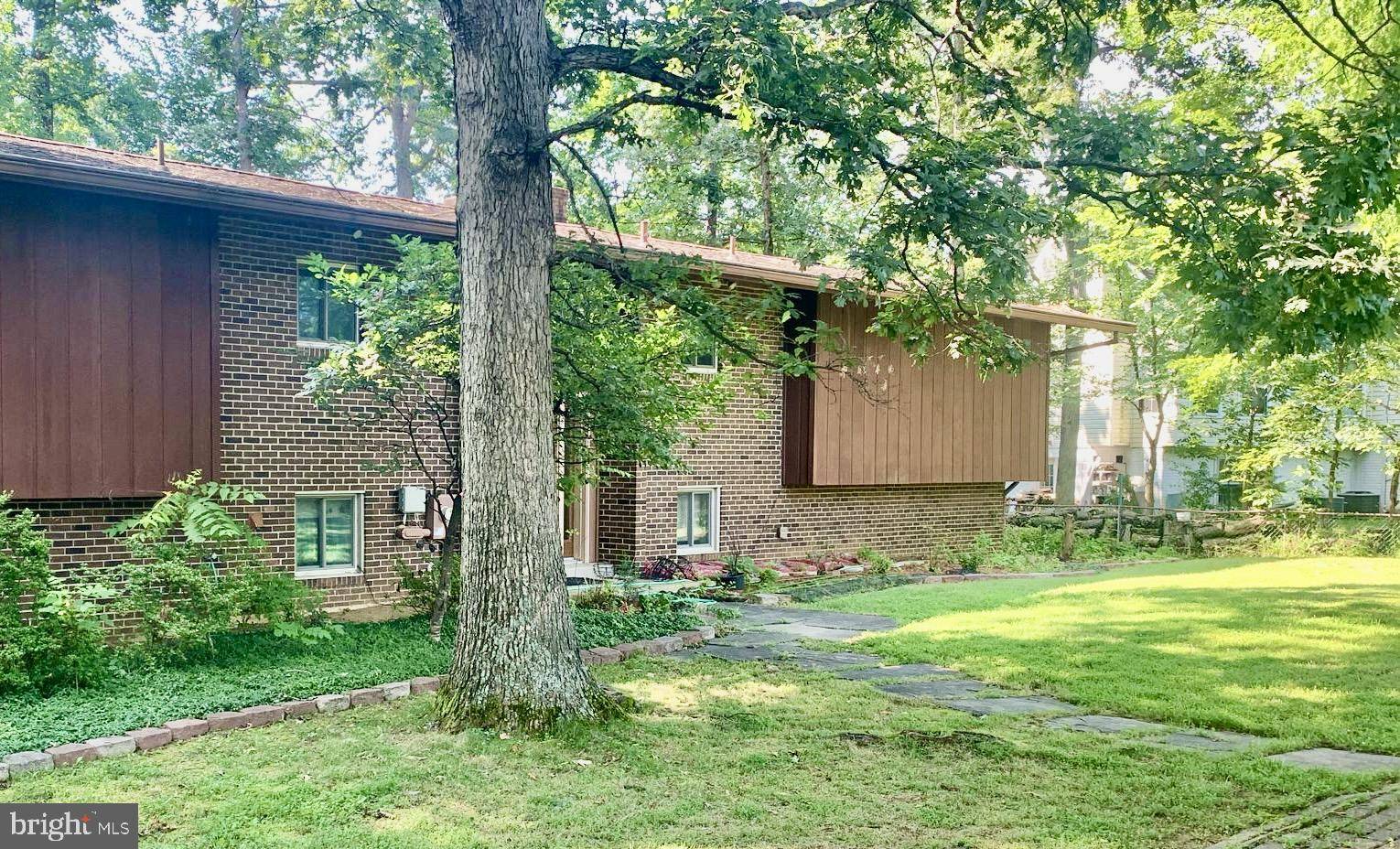 11823 FALLS RD, Potomac, MD 20854