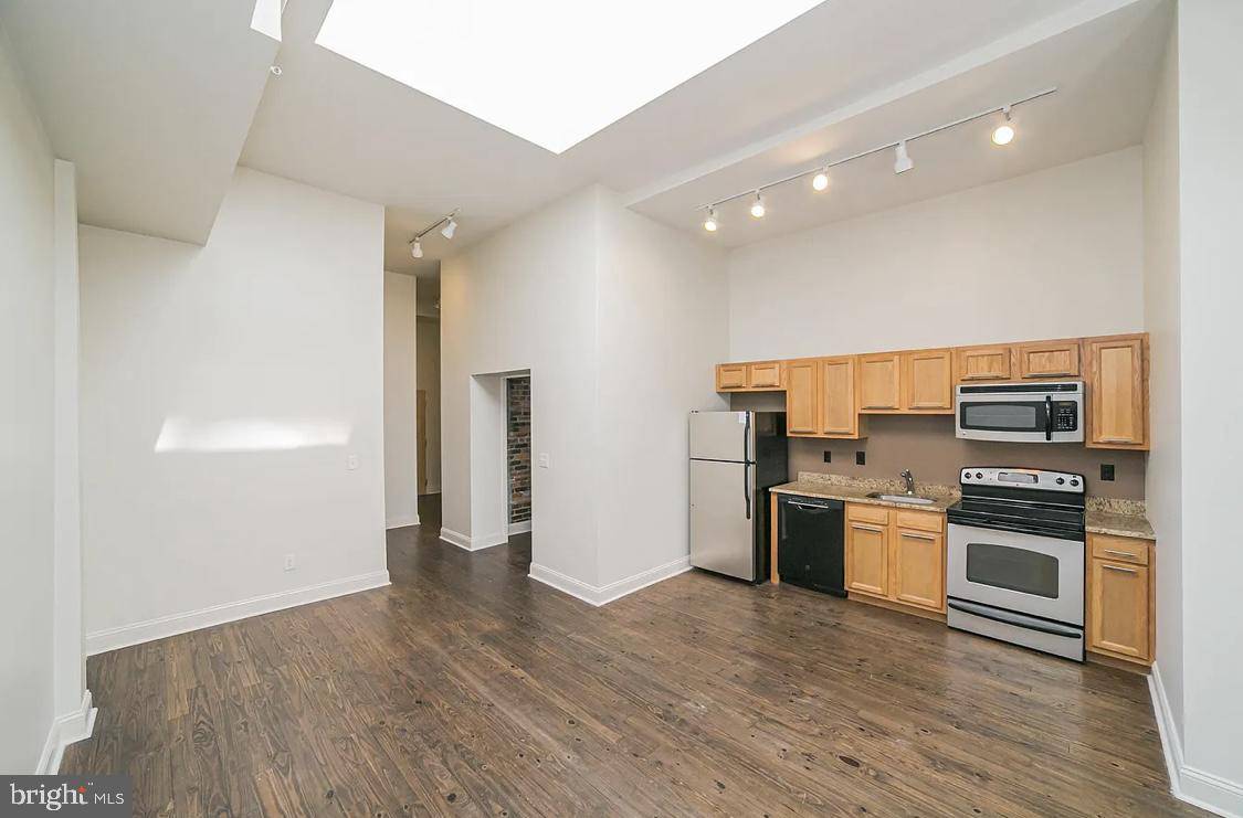 Philadelphia, PA 19103,1733-35 CHESTNUT ST #304