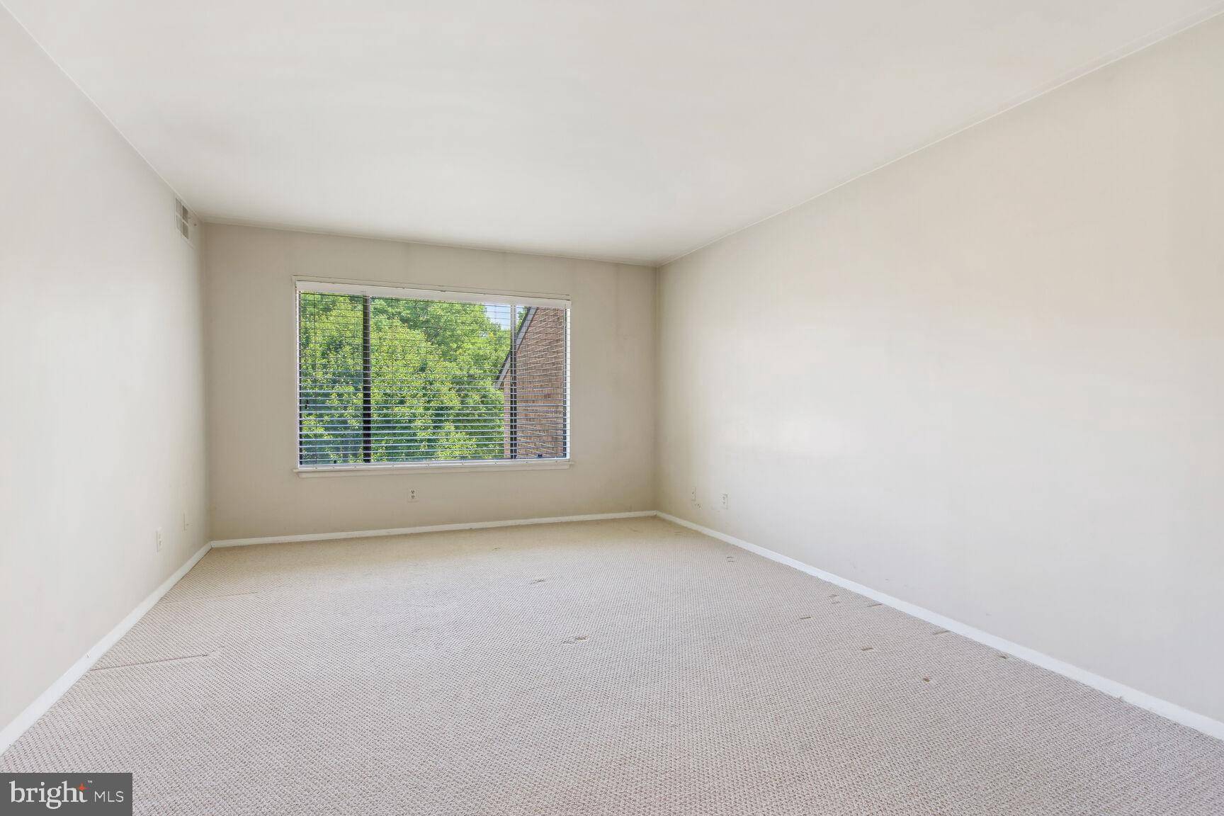 Rockville, MD 20852,11323 COMMONWEALTH DR #303