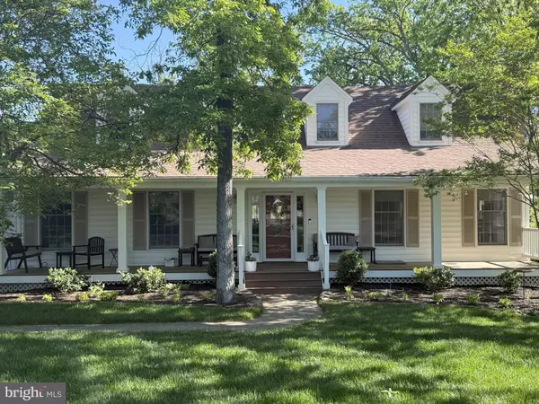8012 ELM PL, Dunn Loring, VA 22027