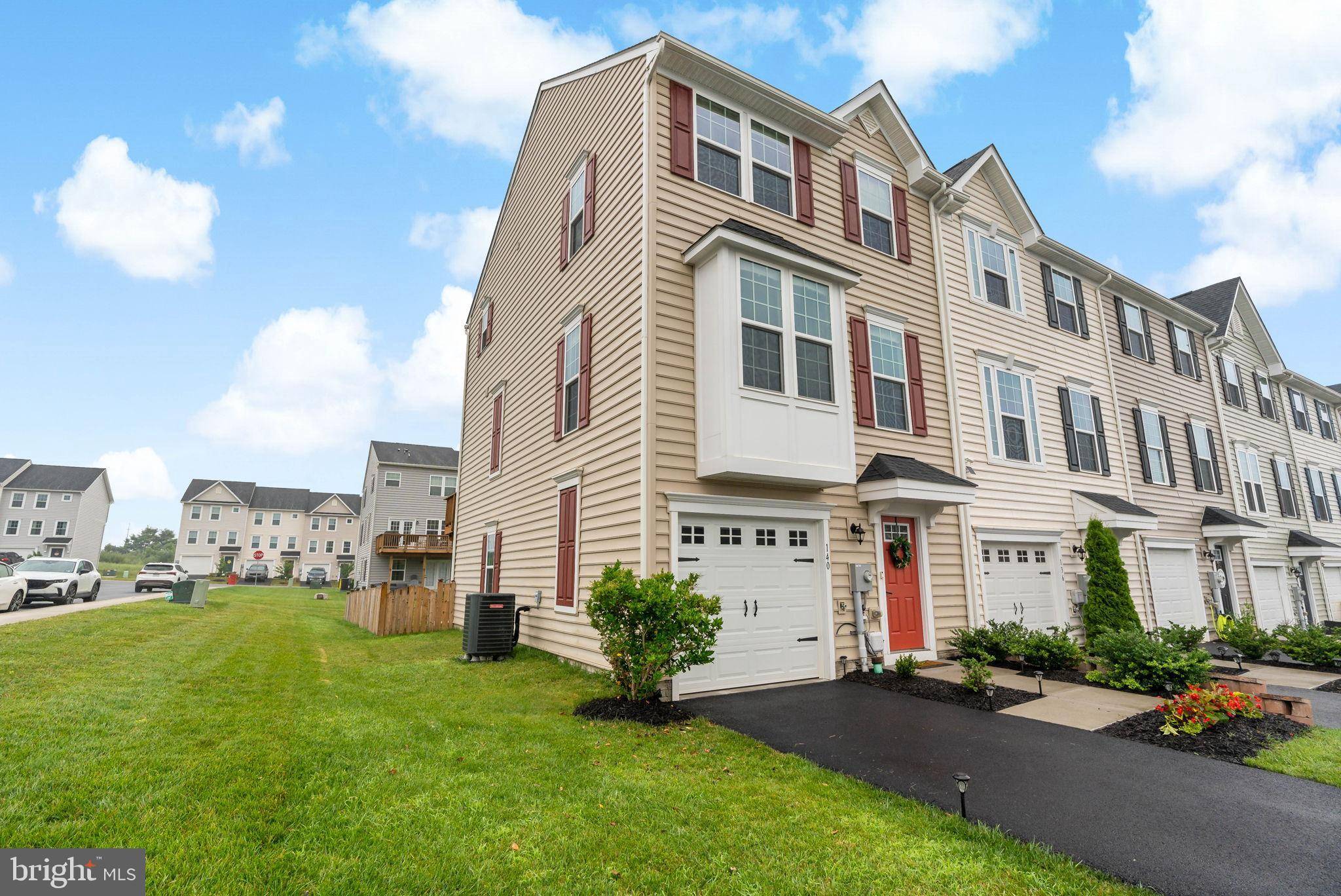 140 QUEBEC CT, Falling Waters, WV 25419