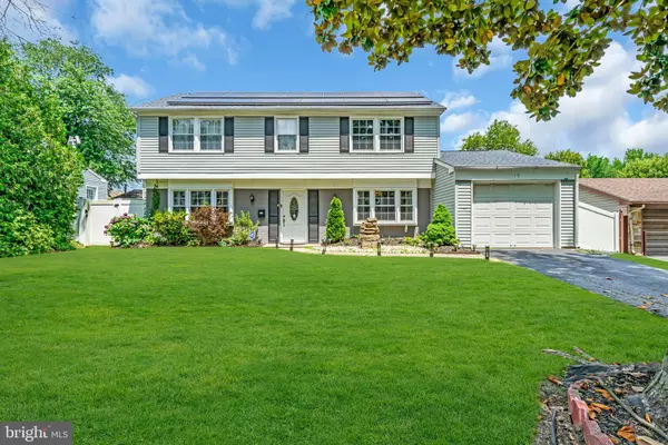 Willingboro, NJ 08046,19 HINSDALE LN