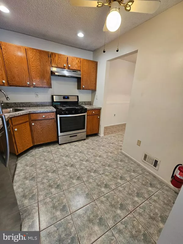 Hamilton, NJ 08619,98 VERSAILLES CT