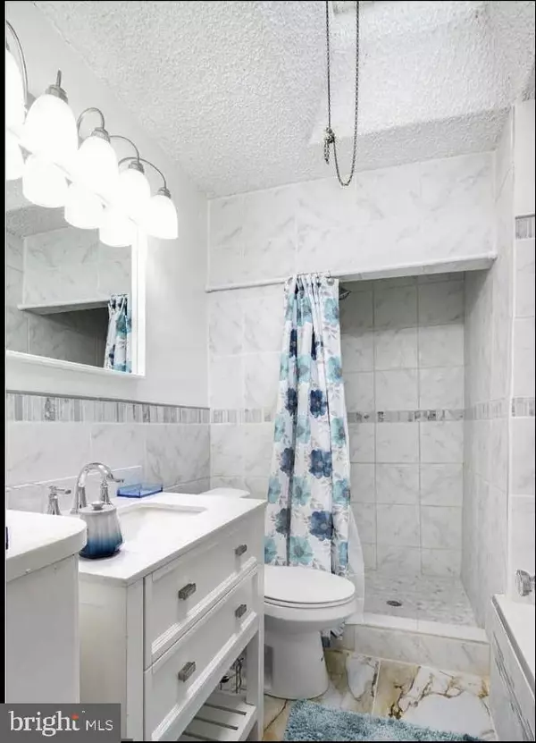 Upper Darby, PA 19082,587 LARCHWOOD AVE