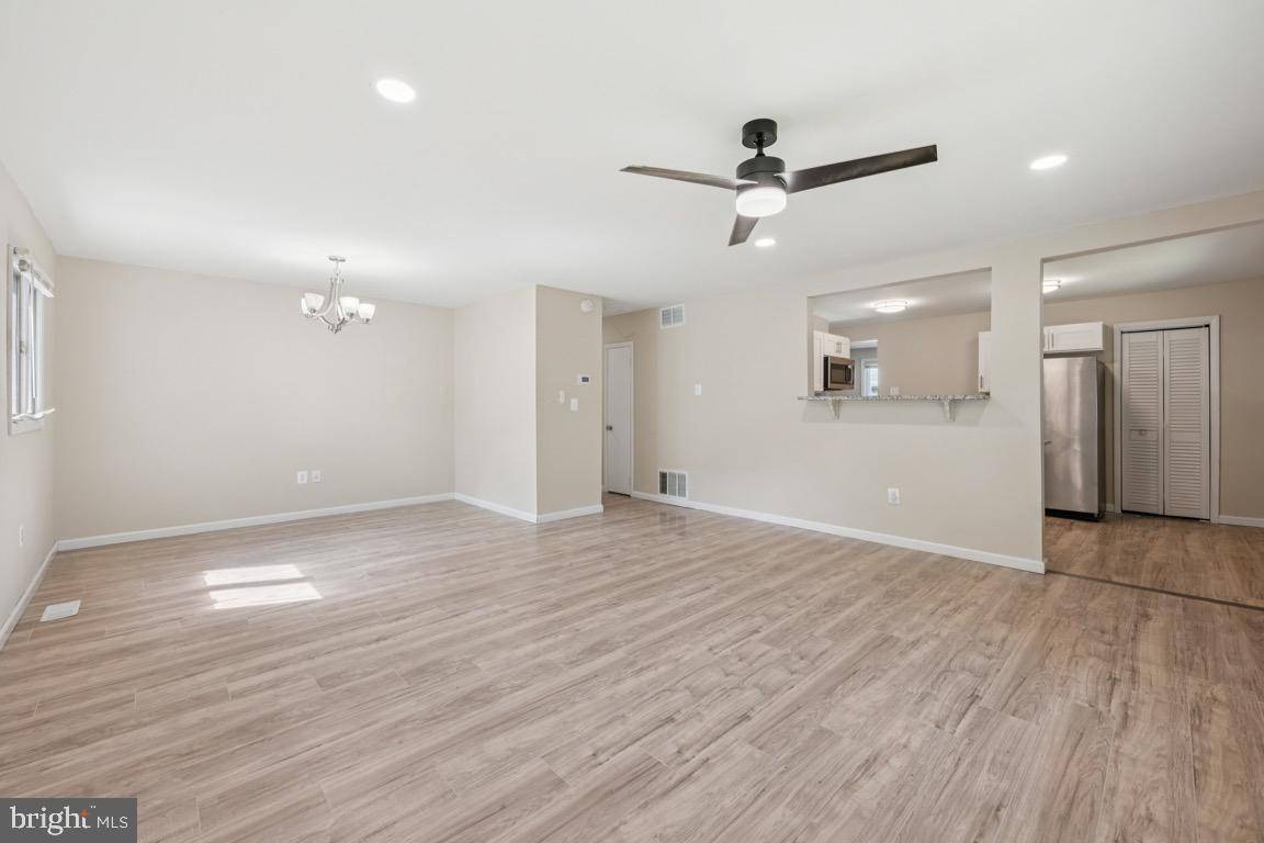 Mount Ephraim, NJ 08059,1142 W KINGS HWY