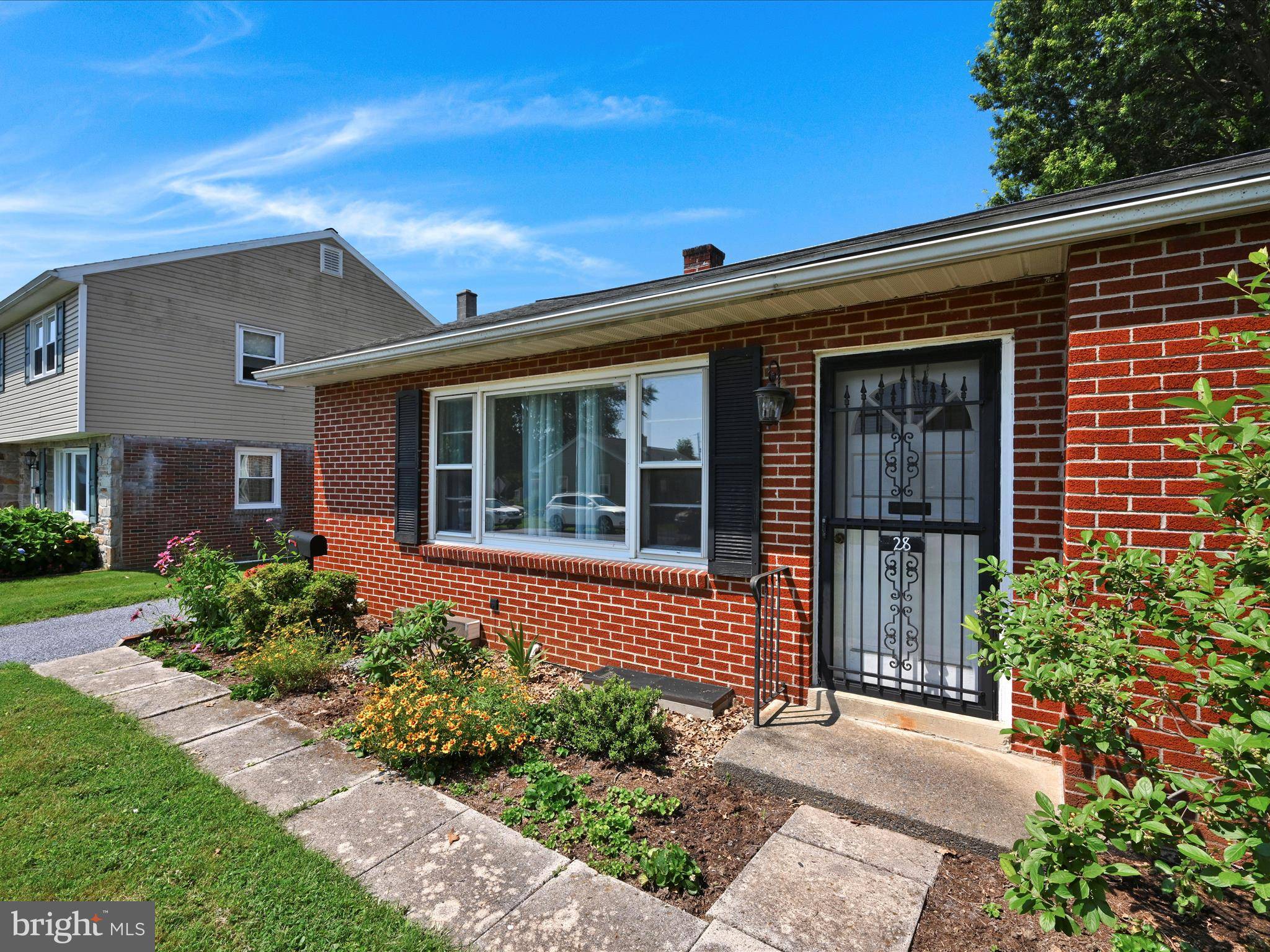 Lancaster, PA 17603,28 NURSERY LN