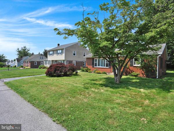 Lancaster, PA 17603,28 NURSERY LN