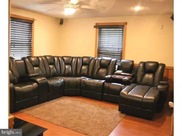Hamilton, NJ 08610,164 LILLIAN AVE