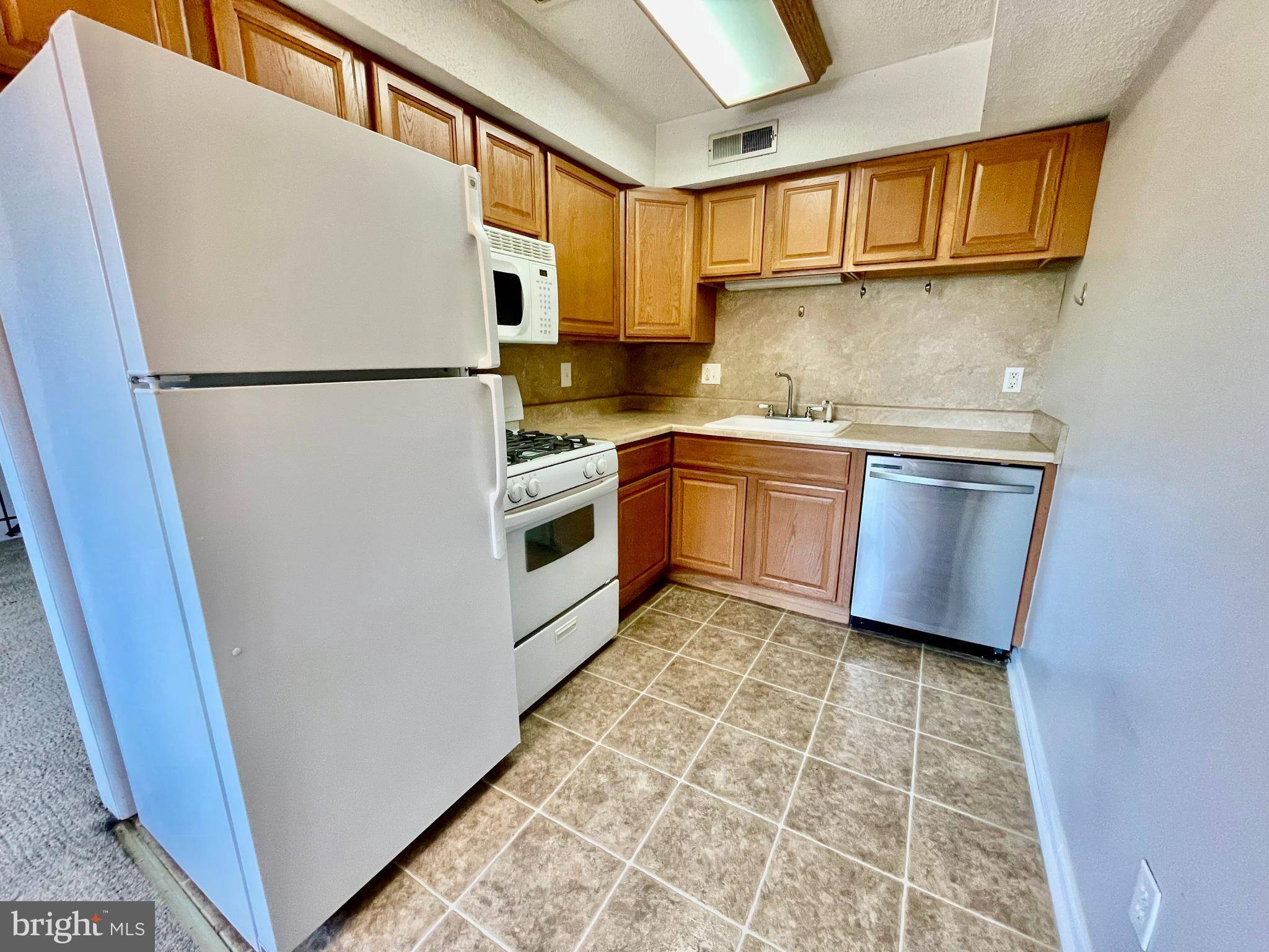 Maple Shade, NJ 08052,810 N FORKLANDING RD #116