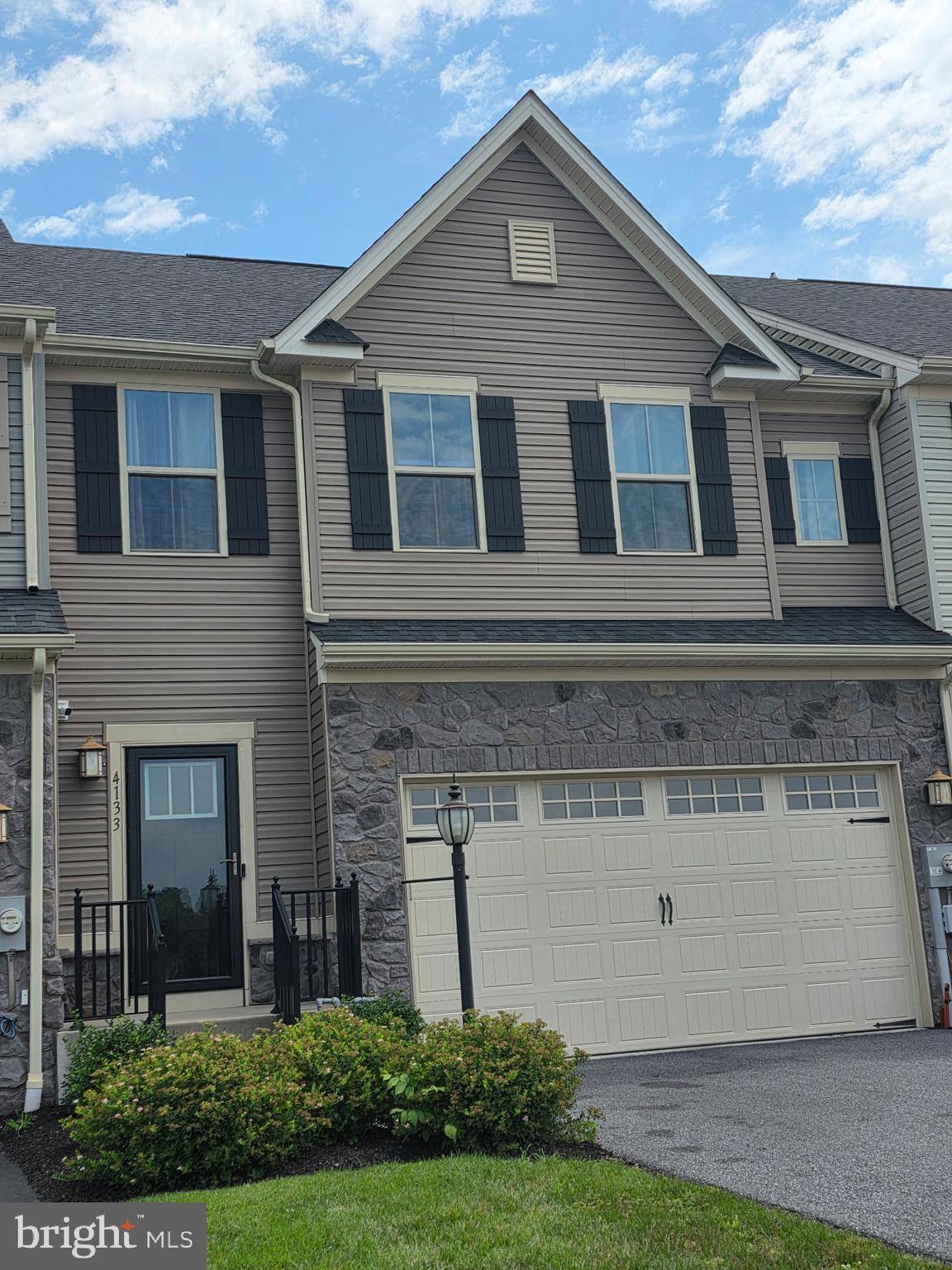 4133 SECRETARIAT ST, Harrisburg, PA 17112