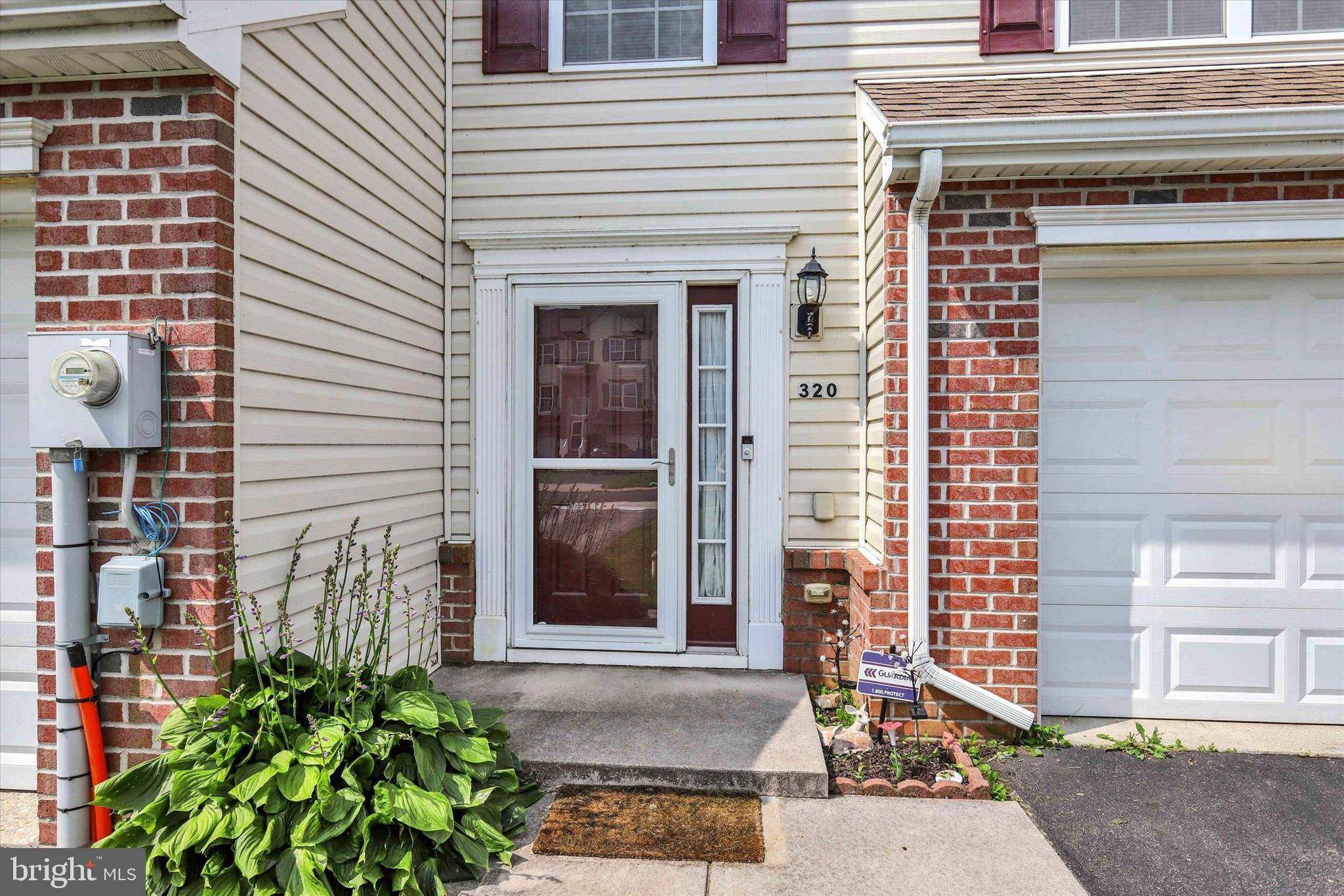 York, PA 17408,320 CAPE CLIMB