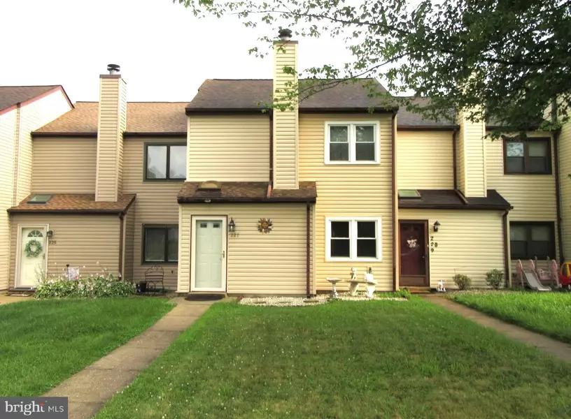 227 E GREEN VALLEY CIR, Newark, DE 19711