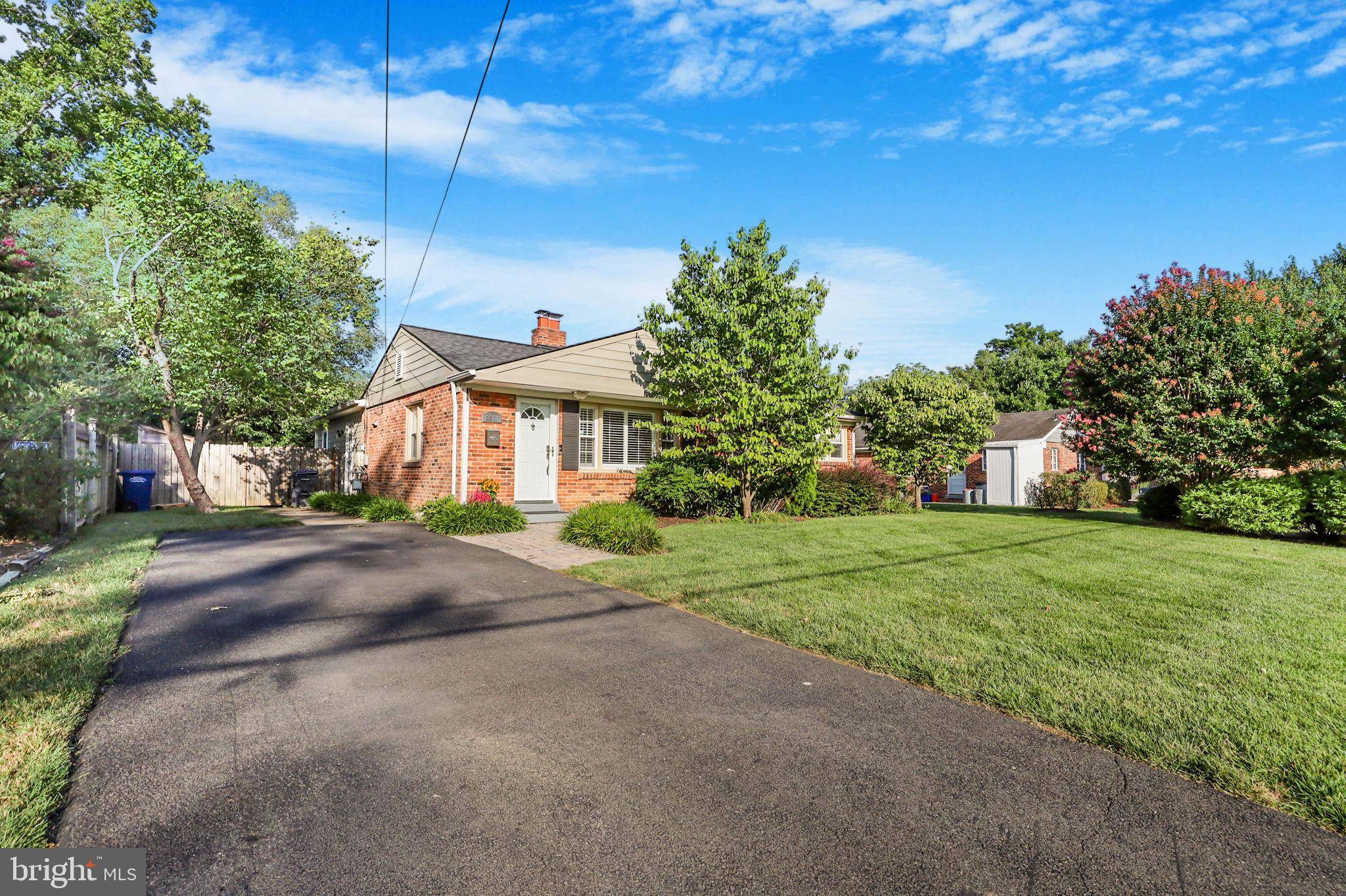 Alexandria, VA 22308,8011 JACKSON RD