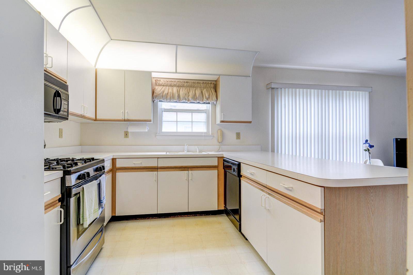 Toms River, NJ 08757,60 CANTERBURY LN
