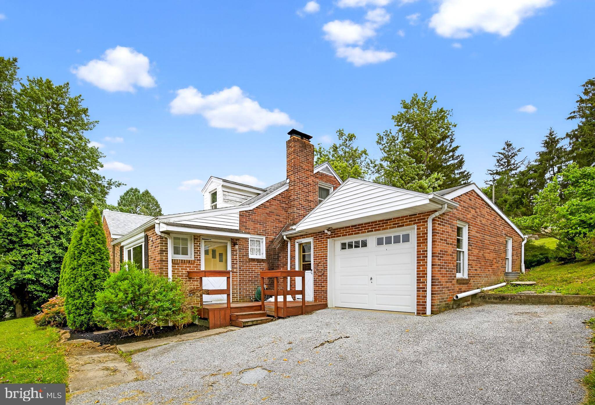 York, PA 17403,421 CORBIN RD