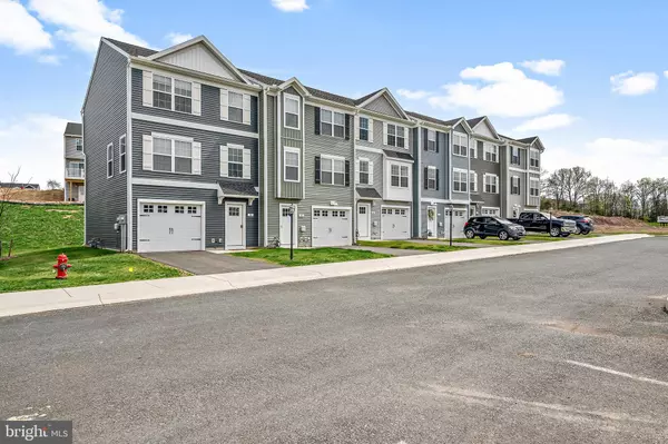 3015 SIENNA DR, Chambersburg, PA 17201