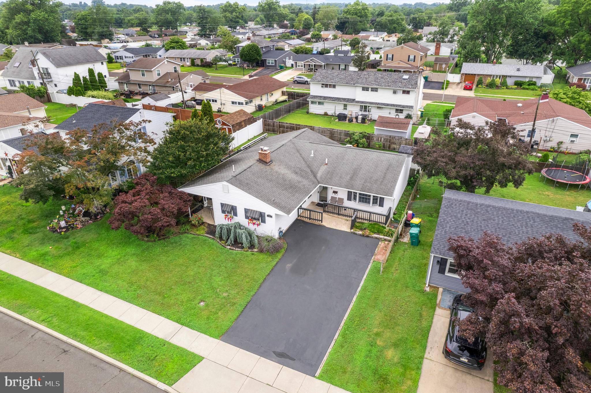 Levittown, PA 19054,73 ELM LN