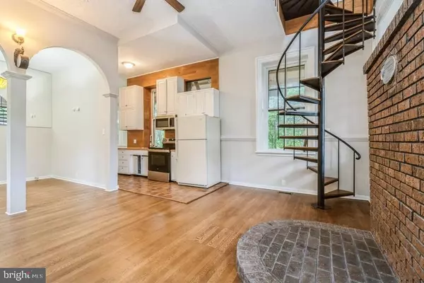 Pennington, NJ 08534,16 RAILROAD PL